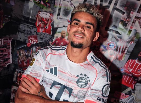 Luis Díaz conoció a las estrellas del Bayern Múnich: lujitos ante Harry Kane, tremendo regalo y bailando cumbia