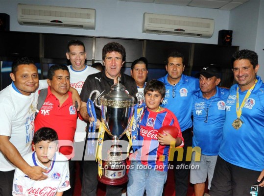Así fue la celebración íntima del Olimpia en el camerino tras ganar la Copa 30