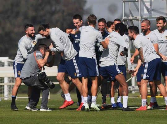 EN FOTOS: 'Ibramanía' en Los Angeles con llegada de Zlatan... ¿Qué se dijo con Jona dos Santos?