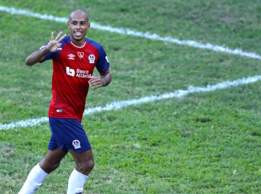 Ataque fulminante y bien resguardado: La alineación de Pedro Troglio para el Olimpia-Motagua