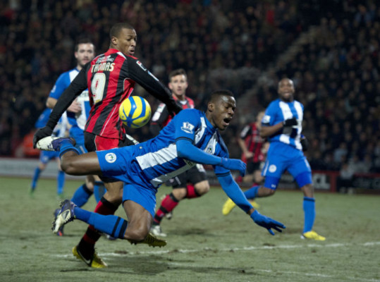 Roger brilla y Wigan avanza en la FA Cup.