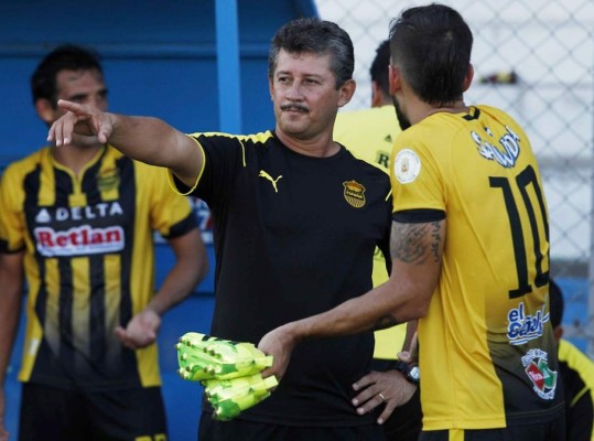 Mauro Reyes: 'Tenemos plantel para pelear el campeonato'