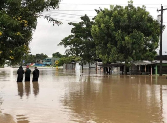 Alerta en el Valle de Sula: Río Chamelecón se desborda tras las torrenciales lluvias por Iota