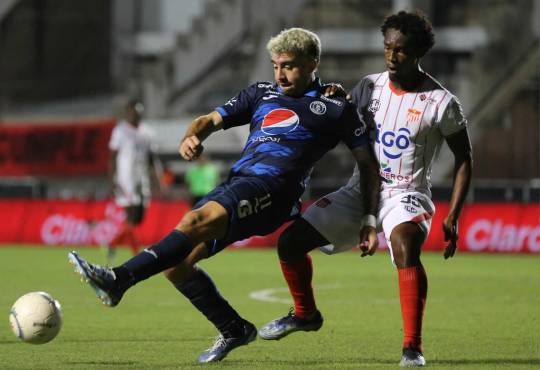 Un Motagua muy errático doblega al Vida con gol de Rubilio Castillo... ¡el azul es líder solitario del Clausura 24’!