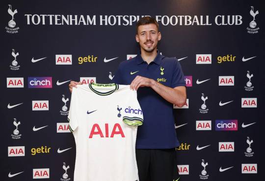 Lenglet deja al Barcelona y fue presentado ya por el Tottenham.
