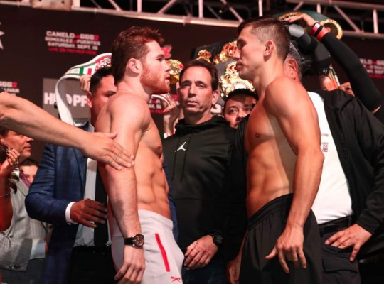 FOTOS: 'Canelo' Álvarez se calienta y pierde el control en el pesaje con Golovkin
