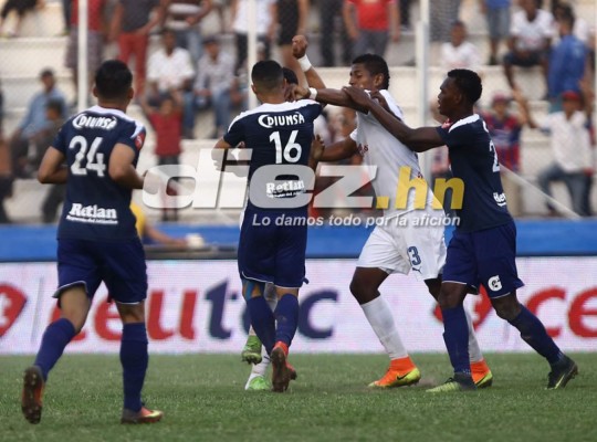¡Clásico ardiente! Las imágenes que no mostró la TV del Motagua-Olimpia