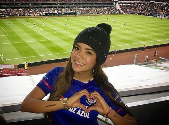 Michelle Pérez, la aficionada más sexy de Cruz Azul que sueña con el título
