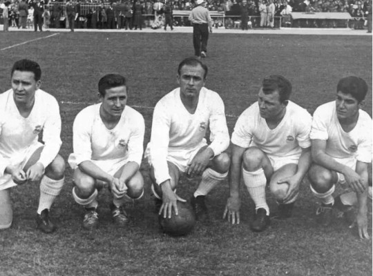 ¡Increíble! Cuando un ídolo se pone la camiseta de otro equipo