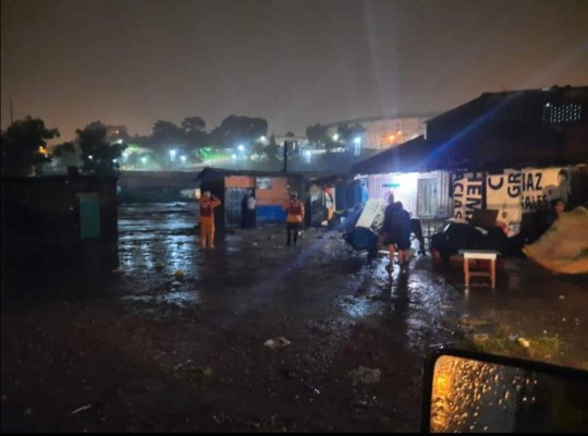 Honduras vive una noche de terror: depresión tropical Eta deja desastres en varias zonas del país