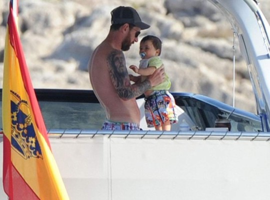 Fotos: Así disfrutan sus vacaciones Messi y Antonella Rocuzzo en Ibiza