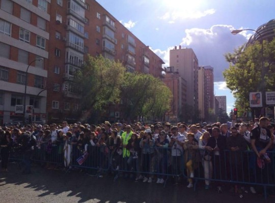 Imponente ambiente de Champions en las calles de España previo al Madrid-Bayern