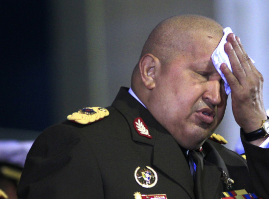 Hugo Chávez muere por un cáncer y termina una era en Venezuela.