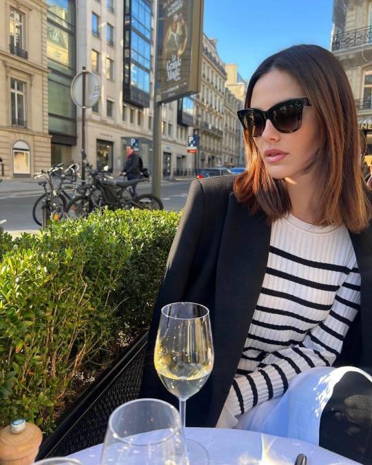 Dejó a estrella del fútbol tras un polémico caso y por infiel; ahora aparece besándose con otra chica