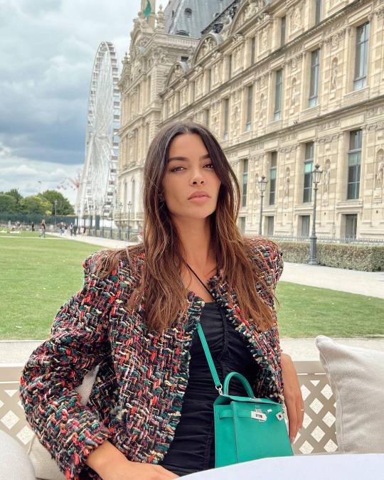 Dejó a estrella del fútbol tras un polémico caso y por infiel; ahora aparece besándose con otra chica