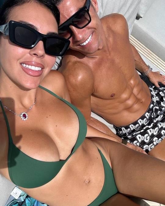 “Enseñó de más”: Georgina Rodríguez provoca escándalo y esto hicieron con la foto que aparece junto a Cristiano Ronaldo