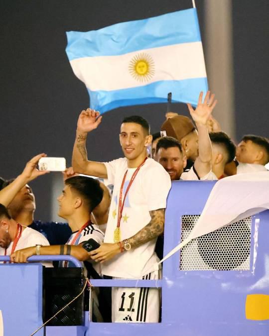 Camellos, alcohol y jeques: La exuberante caravana de la selección de Argentina en las calles de Doha