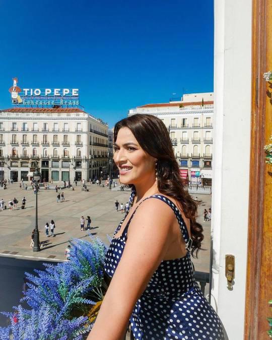 El motivo especial por el que Carolina Lanza, famosa presentadora hondureña, estuvo en el Barcelona - Sevilla