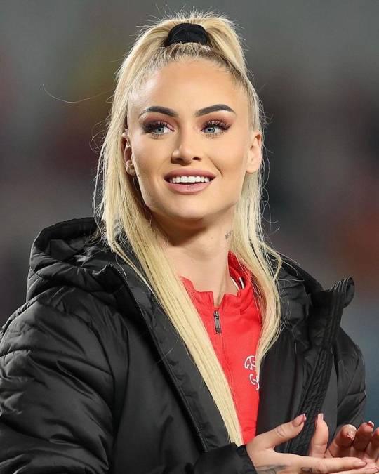 Alisha Lehmann toma inesperada decisión tras recibir una oferta de 100 mil dólares por un nuevo trabajo fuera del fútbol