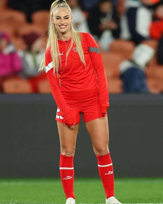Alisha Lehmann toma inesperada decisión tras recibir una oferta de 100 mil dólares por un nuevo trabajo fuera del fútbol