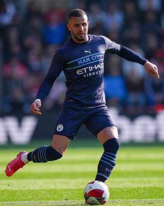 Fue infiel a su esposa y también a la amante: Sale a la luz la triple vida de futbolista del Manchester City