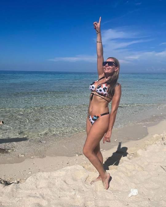 La Tota Medina llega a Cayos Cochinos en Islas de la Bahía muy bien acompañado, pero ¿qué pasó con el Victoria?