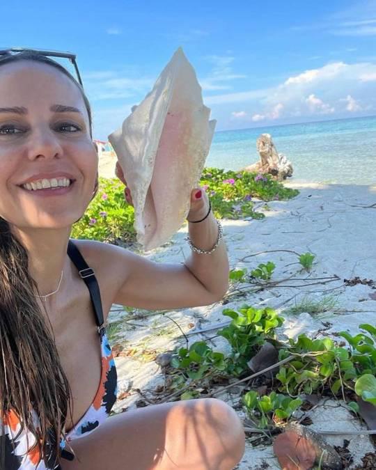 La Tota Medina llega a Cayos Cochinos en Islas de la Bahía muy bien acompañado, pero ¿qué pasó con el Victoria?