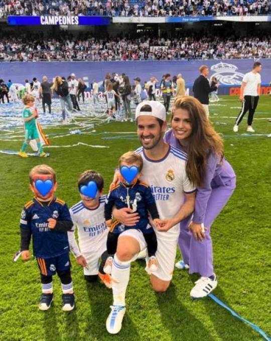 Las novias de los cracks del Real Madrid deslumbran en el Bernabéu: Besos, fotos y la novia de Militao se puso “coqueta”