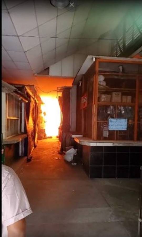 Primeras imágenes del brutal incendio en el mercado Guamilito de San Pedro Sula