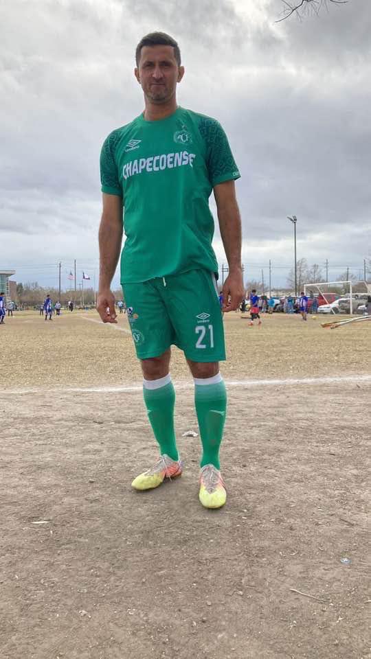 Entre el fútbol y la construcción: Exjugador de Honduras realiza su vida en Estados Unidos