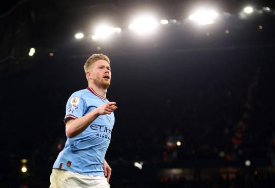 Kevin De Bruyne es duda para el partido contra Real Madrid. Pep Guardiola confirmó que el belga: “no está bien”.
