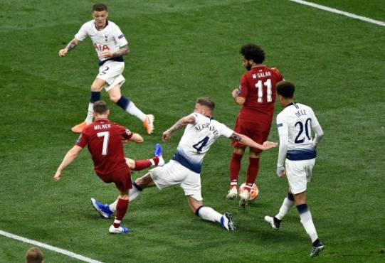 Liverpool's English midfielder James Milner kicks the ball past Tottenham Hotspur's Belgian defender Toby Alderweireld during the UEFA Champions League final football match between Liverpool and Tottenham Hotspur at the Wanda Metropolitan Stadium in Madrid on June 1, 2019. (Photo by OSCAR DEL POZO / AFP)