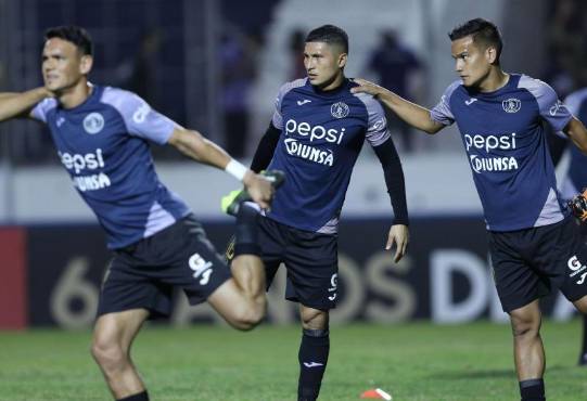 El contención Héctor Castellanos regresa a poner orden en la media cancha del Ciclón Azul.