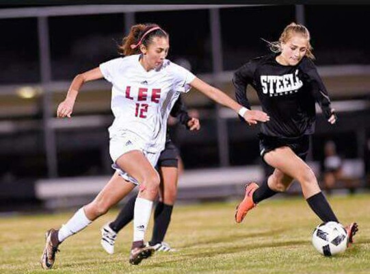 Katterin Díaz, la hondureña que es futbolista profesional y modelo en EUA