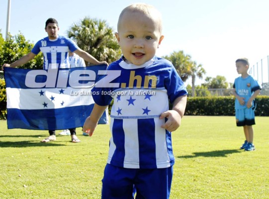 Un 'gringuito' y aficionados acaparan miradas en entreno de Honduras