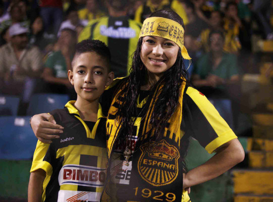 Imágenes de ambiente del Clásico Sampedrano Real España vs Marathón