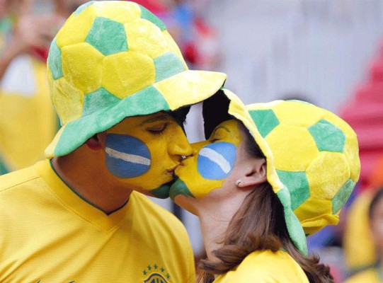 Las mejores imágenes del ambiente previo al juego Brasil vs Holanda.