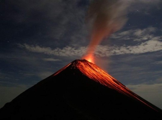 Erupción del Volcán de Fuego acapará la atención previo al Guatemala-Honduras