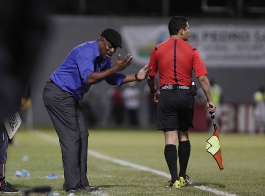 Las 'rabietas' más recordadas de los entrenadores hondureños por las que fueron expulsados