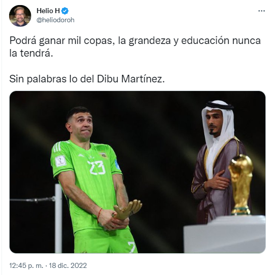 “Tu vulgaridad atenta contra la afición, la FIFA debería quitarte el premio”: explotan críticas contra Dibu Martínez por obscenso gesto