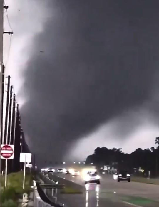 Huracán Milton: Las impactantes imágenes del desastre en Florida, fallecidos y se formaron hasta tornados