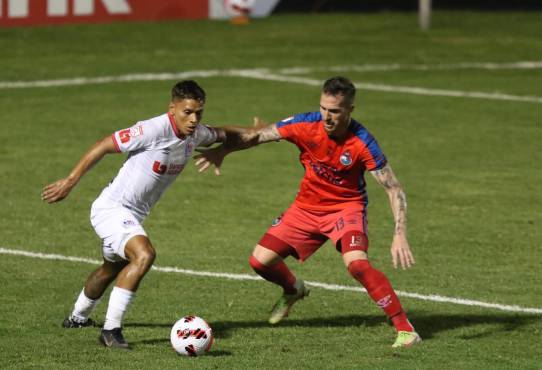 Troglio tras eliminar al Municipal: “Felicitan a todos, al Real España, Motagua, menos al Olimpia; jugamos con un señor equipo que nos costó y vamos a sufrir con quien nos toque”