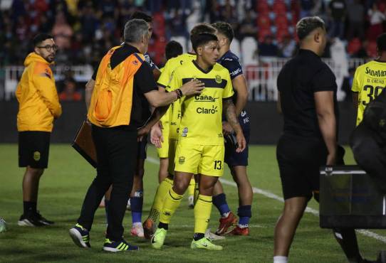 Bryan Moya cumpli+o su contrato con Real España.