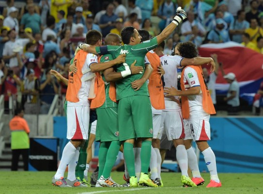 Los ticos celebran a lo grande su espectacular debut