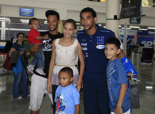 Selección de Honduras viaja a Houston a partido amistoso ante Perú.