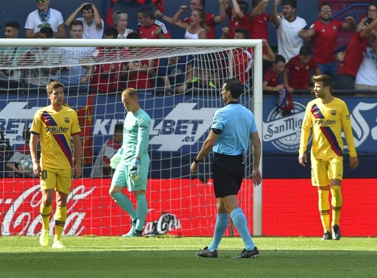 FOTOS: La alegría de Ansu Fati, el gesto de Piqué y la dura batalla entre Osasuna y Barcelona