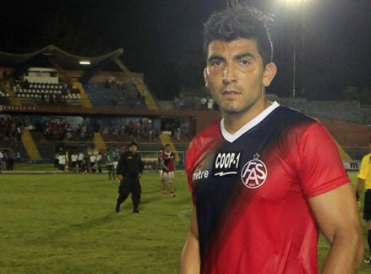 El Salvador: El guatemalteco Cristian Noriega no seguirá en el FAS