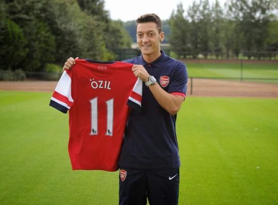 Los históricos fichajes que estremecieron el mercado en el último día