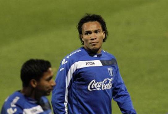 Rambo de León llora en el evento donde anunció su partido de despedida: “Fue muy difícil no verme con la 10 en el Mundial de Sudáfrica”