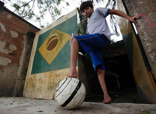Gabriel, el niño sin pies que quiere ser Messi